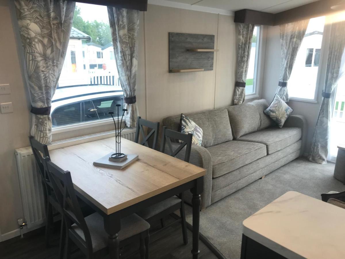 فندق Flamingo Land Private Caravan - No 8 Cedarwood Kirby Misperton المظهر الخارجي الصورة
